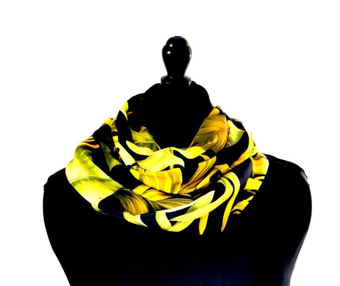echarpe en soie fleurs tropicales jaune et noire