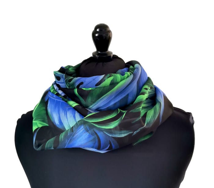 echarpe en soie fleurs tropicales vert et bleu