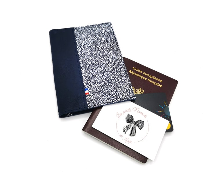 Portefeuille passeport cuir upcyclé bleu