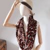 foulard en soie leopard cannelle