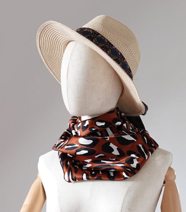 foulard en soie leopard cannelle