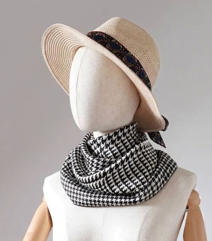 Foulard en soie haute couture noir et blanc