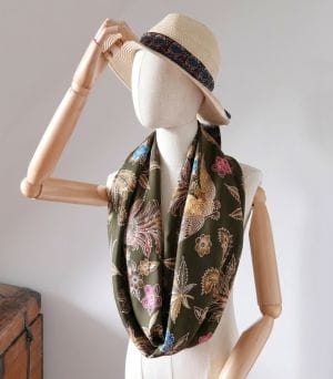 078 foulard en soie PAON ERMSHC Foulard en soie - Paons