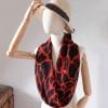snood en soie girafe rouge