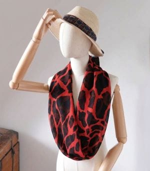 088 foulard soie Girafe rouge ERMSP snood en soie girafe rouge