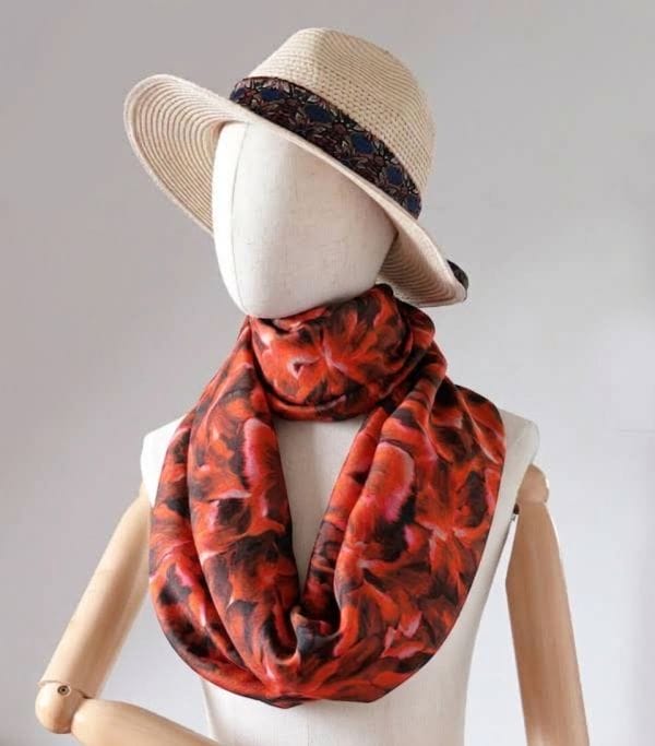 094 foulard soie Petunia ERMSHC foulard soie rouge fleuri