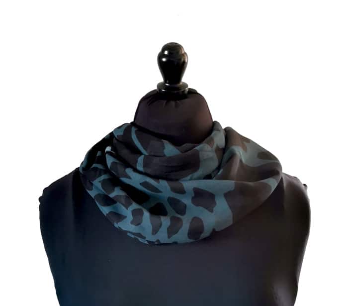 snood en soie motif girafe