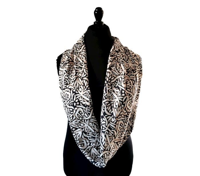foulard en soie upcyclée motifs abstraits