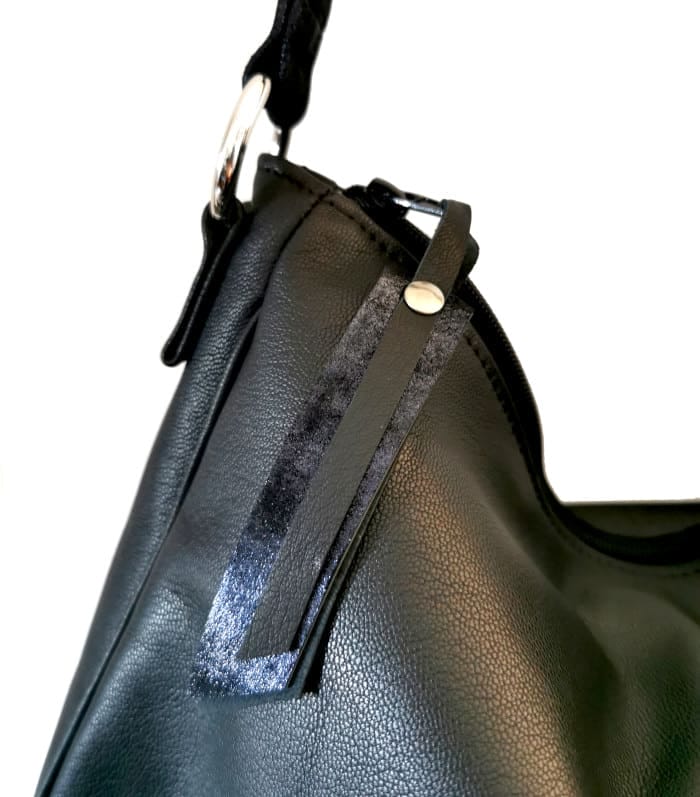 Sac Mlle Enjouée chevre grainé noir SME-004 8 Sac Hobo cuir souple noir et bleu pailleté