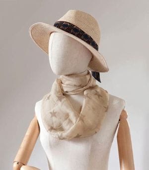 047 foulard soie grandes étoiles ERMS foulard soie mousseline beige etoiles