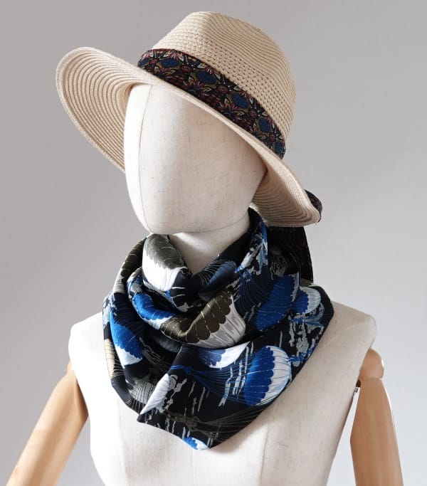 foulard en soie bleu - parachute