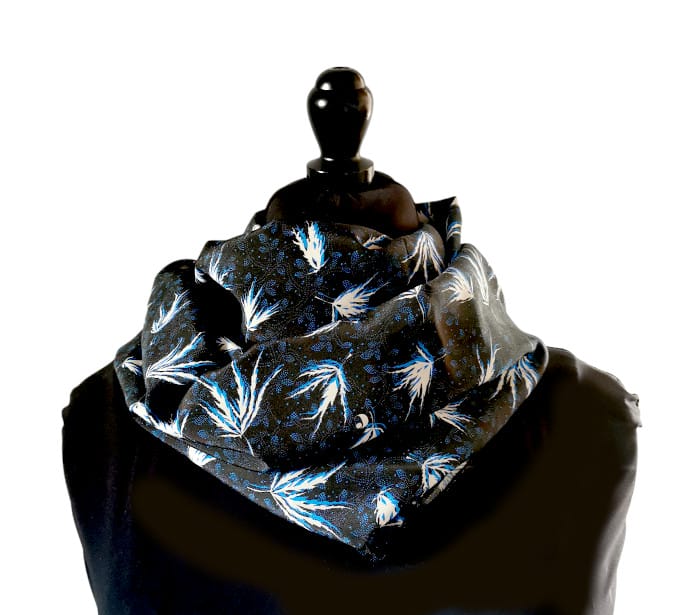 Echarpe Miss Sarah Erable bleu ERMSP-092 bleu 2 snood en soie bleu motif feuille d'erable