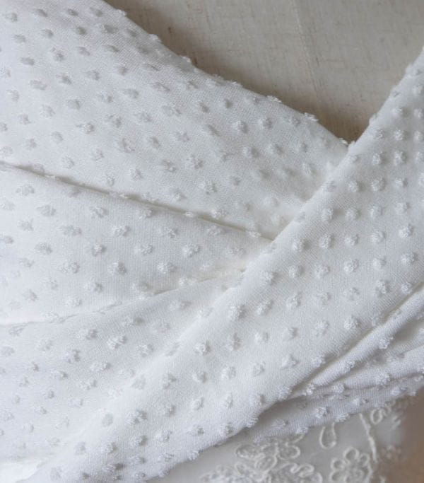etole mariage chauffe epaules plumetis blanc cassé