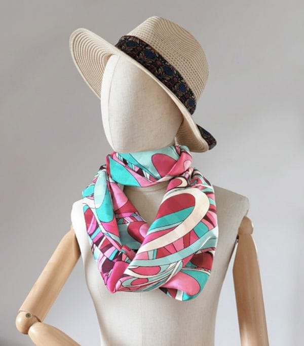foulard en soie upcyclée abstrait rose