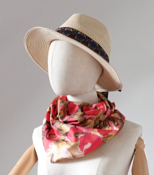 foulard en soie fleuri