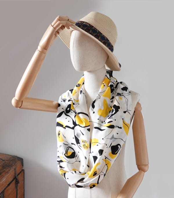 003 foulard soie ERMSP clin oeil - 3 foulard en soie jaune et blanc