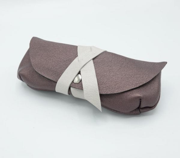 etui a lunettes souple en cuir parme