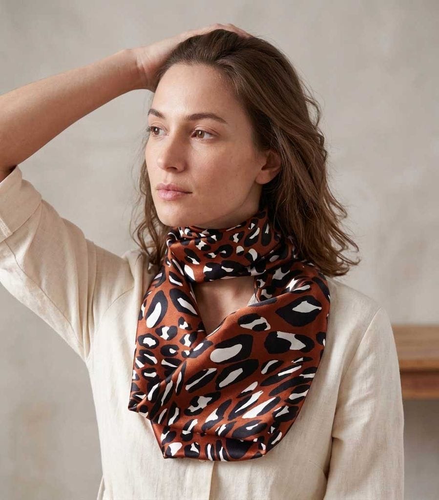 039 foulard soie ERMSHC leopard cannelle 4