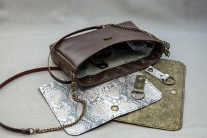 sac boreale ensemble-chocolat-or-4 Sac cuir à rabat interchangeable