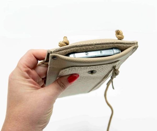 pochette-telephone-beige-doré-2 pochette téléphone en cuir