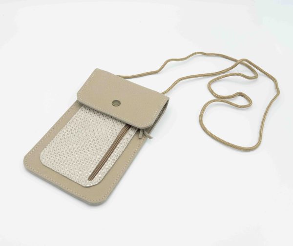 pochette telephone beige-doré 3 pochette téléphone en cuir