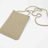 pochette telephone beige-doré 4 pochette téléphone en cuir