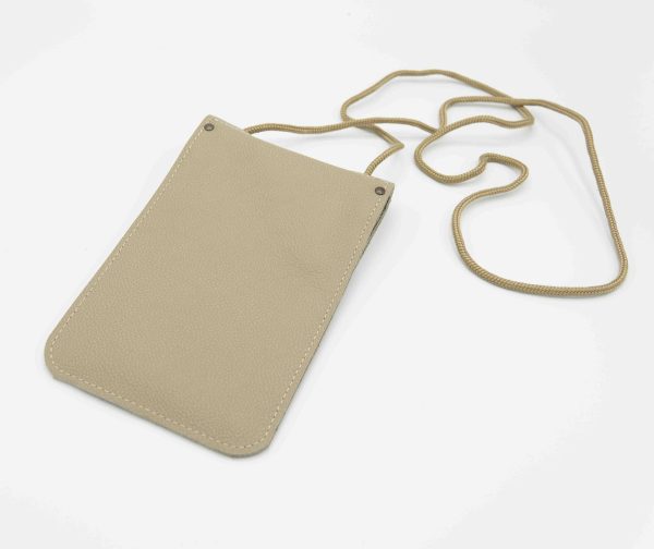 pochette telephone beige-doré 4 pochette téléphone en cuir