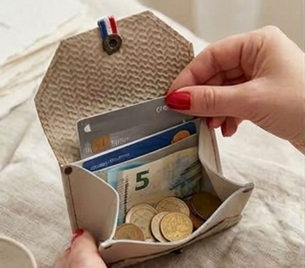 porte-monnai-basile-presentation-2 porte monnaie en cuir femme fabrication artisanale